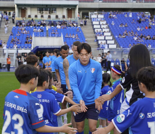 경기도주식회사-수원삼성 홈경기에서 사회적경제 현장 홍보